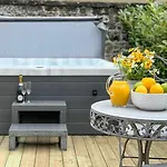 Σπίτι διακοπών Exceptional 7 In With Hot Tub *