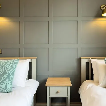 Exceptional 7 In With Hot Tub Prázdninový dům Pickering