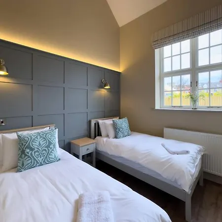 Prázdninový dům Exceptional 7 In With Hot Tub